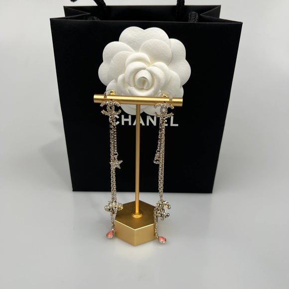 NIB Chanel Fringe 5 Figure Star Stud earrings - Picture 12 of 13